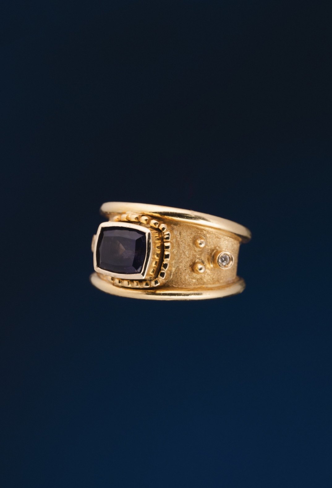 Dark Stone Ring — Profile